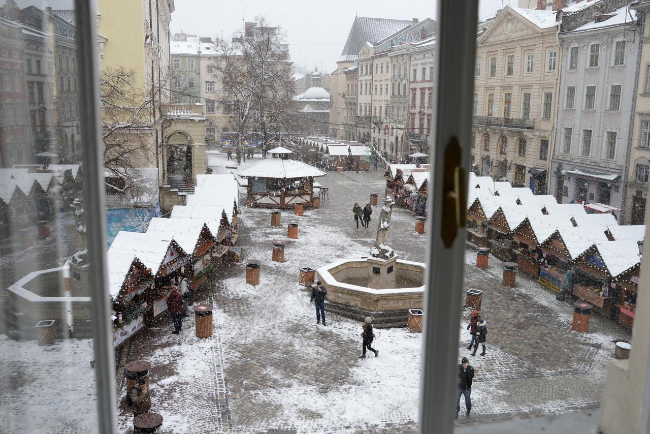 Free People Hostel Lviv Exterior photo