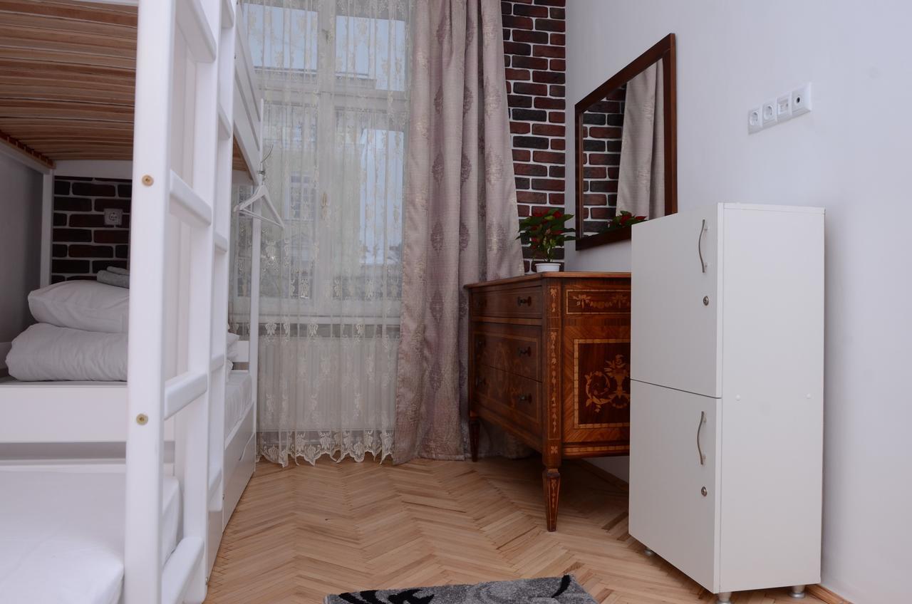 Free People Hostel Lviv Exterior photo